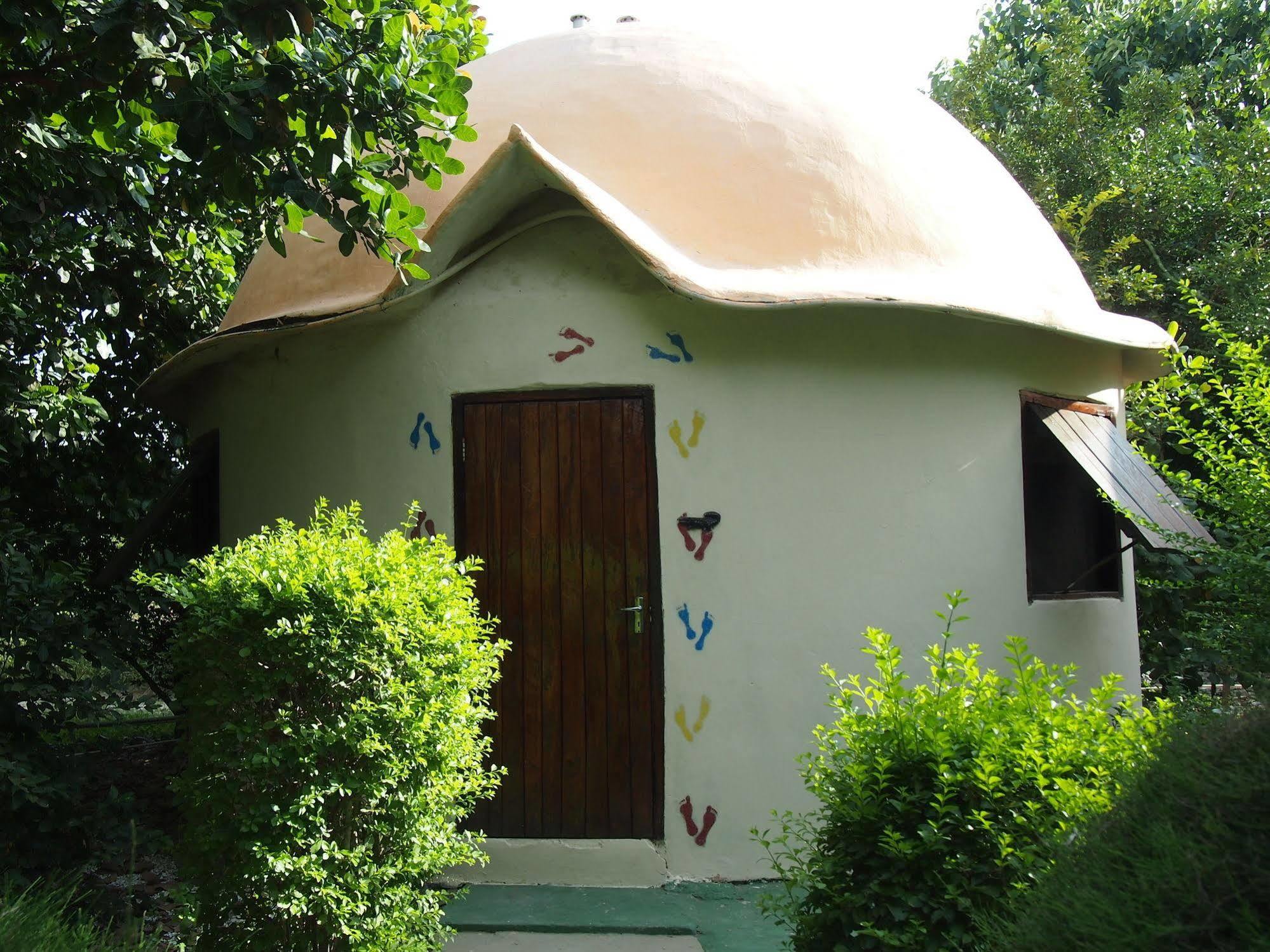 Footsteps Eco-Lodge Gunjur Esterno foto
