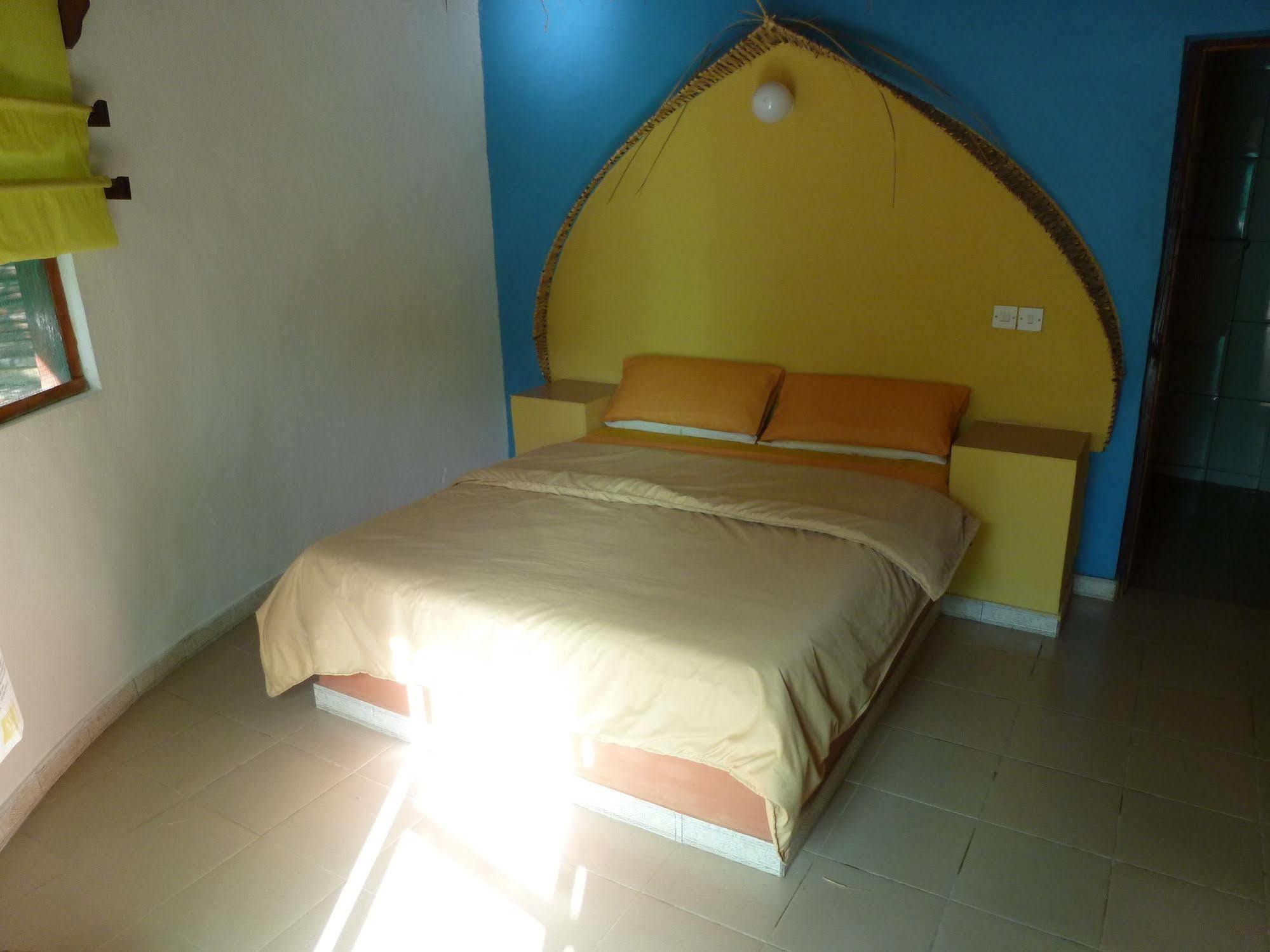 Footsteps Eco-Lodge Gunjur Esterno foto