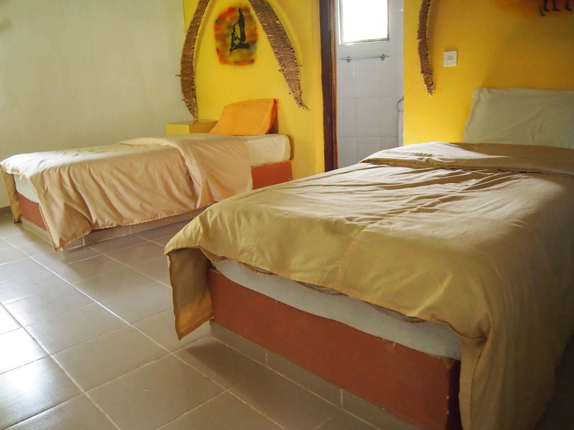 Footsteps Eco-Lodge Gunjur Esterno foto