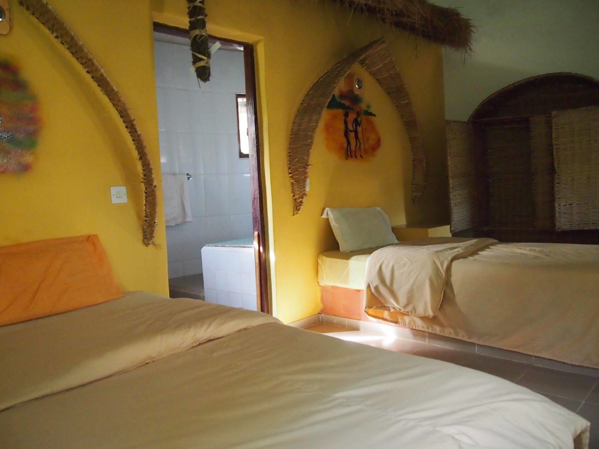 Footsteps Eco-Lodge Gunjur Esterno foto