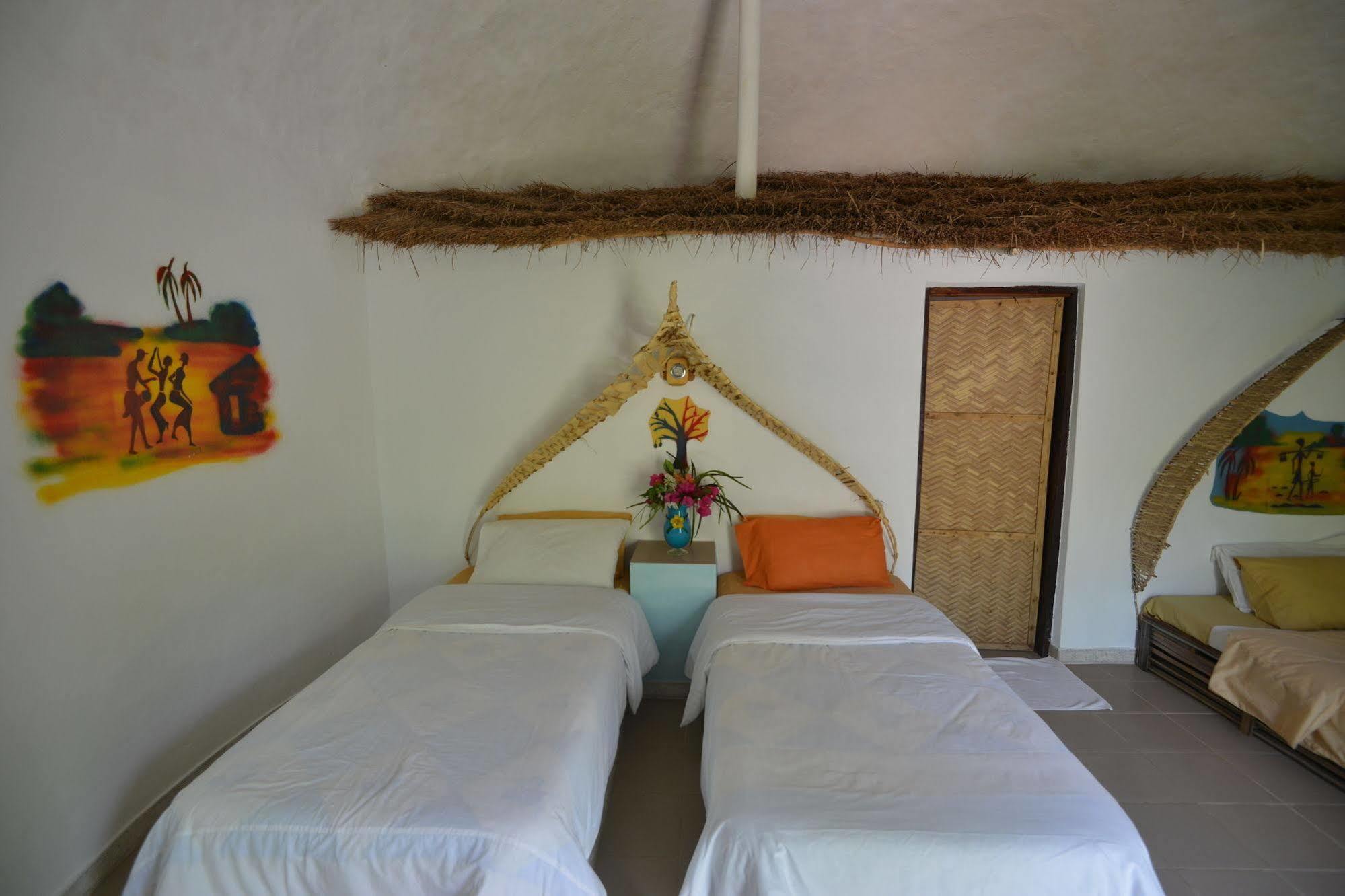 Footsteps Eco-Lodge Gunjur Esterno foto