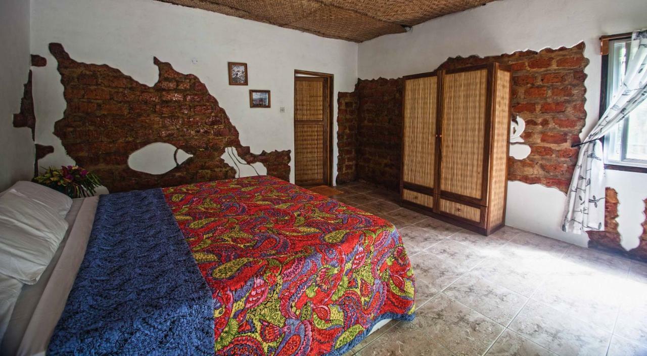 Footsteps Eco-Lodge Gunjur Esterno foto